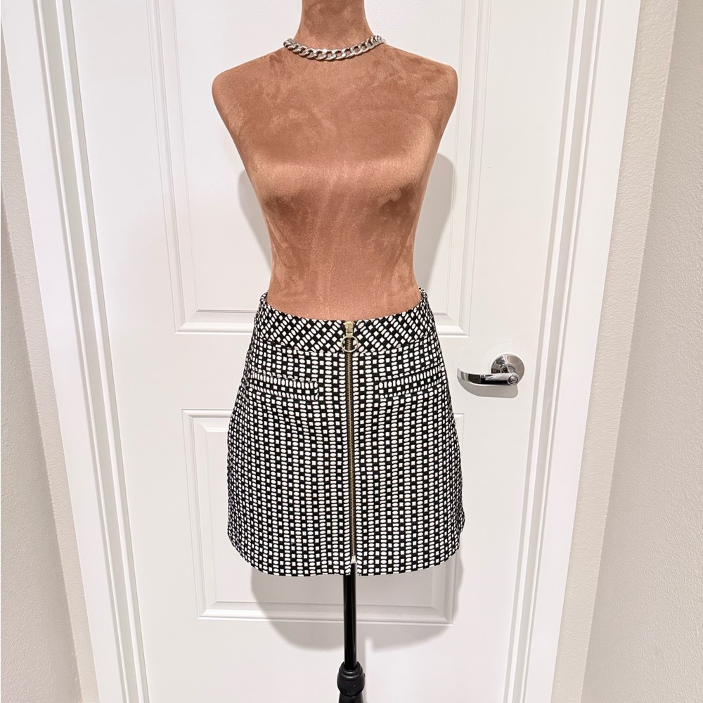 Express Black & White Graphic Zip Front Mini Skirt Size 2